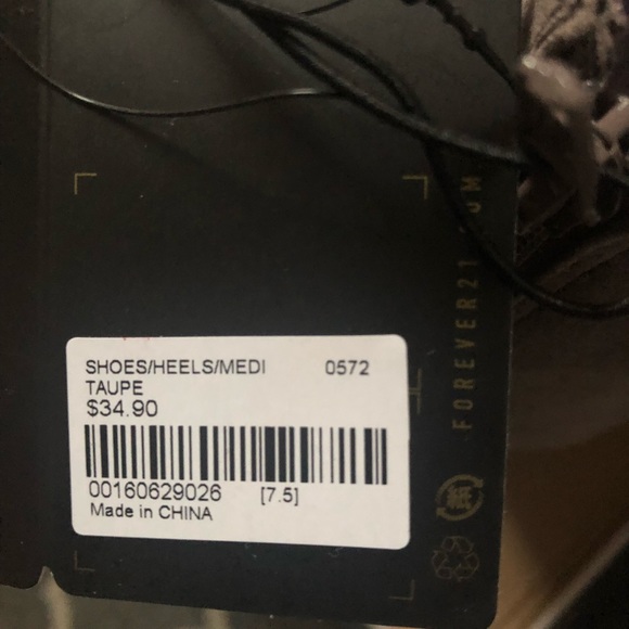 Forever 21 heeled fringe sandals - Picture 4 of 6